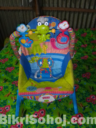 বাচ্চা রাখার ট্রলি